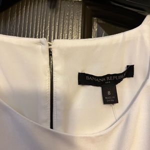 So beautiful and perfect for a wedding, cocktail party, etc